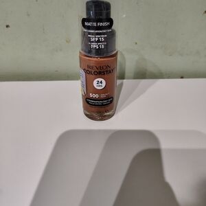 New Revlon Matte Finish Foundation Walnut 500 Combination Oily Skin SPF